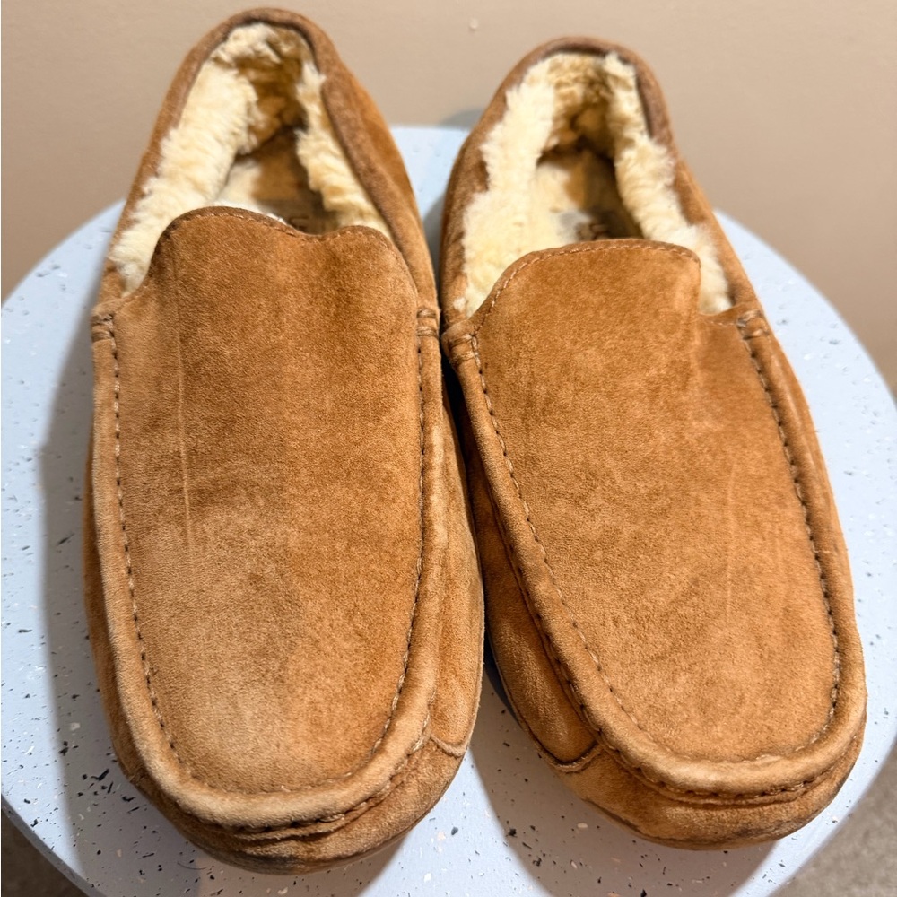 UGG LOAFERS SIZE 9